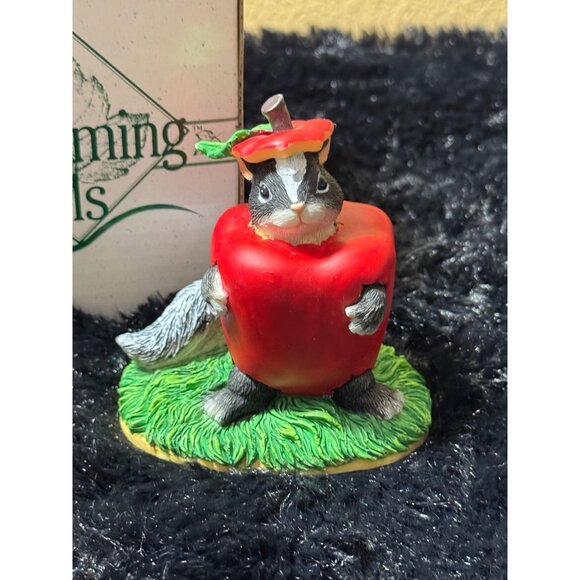 Fritz & Floyd Charming Tails Collectible "Stewarts Apple Costume" Figurine - Picture 2 of 7